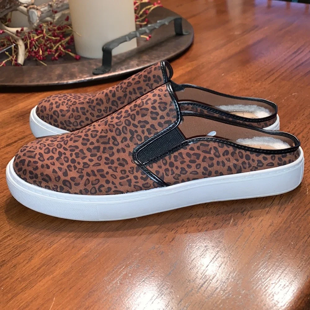 TIME AND TRU LEOPARD ANIMAL PRINT MULE SNEAKER SIZE 9